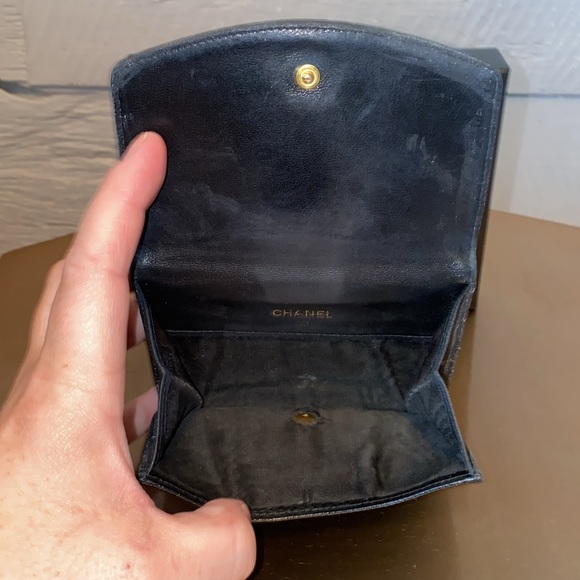 Authentic vintage Chanel compact caviar bifold wallet - Picture 11 of 14